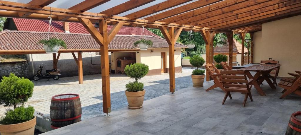 Restaurace v ubytování HŐS Vendégház MISKOLC -önálló vendégház, mely csak az Önöké