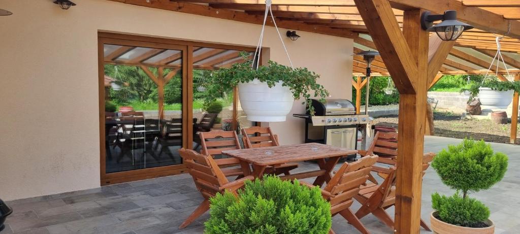 Restaurace v ubytování HŐS Vendégház MISKOLC -önálló vendégház, mely csak az Önöké
