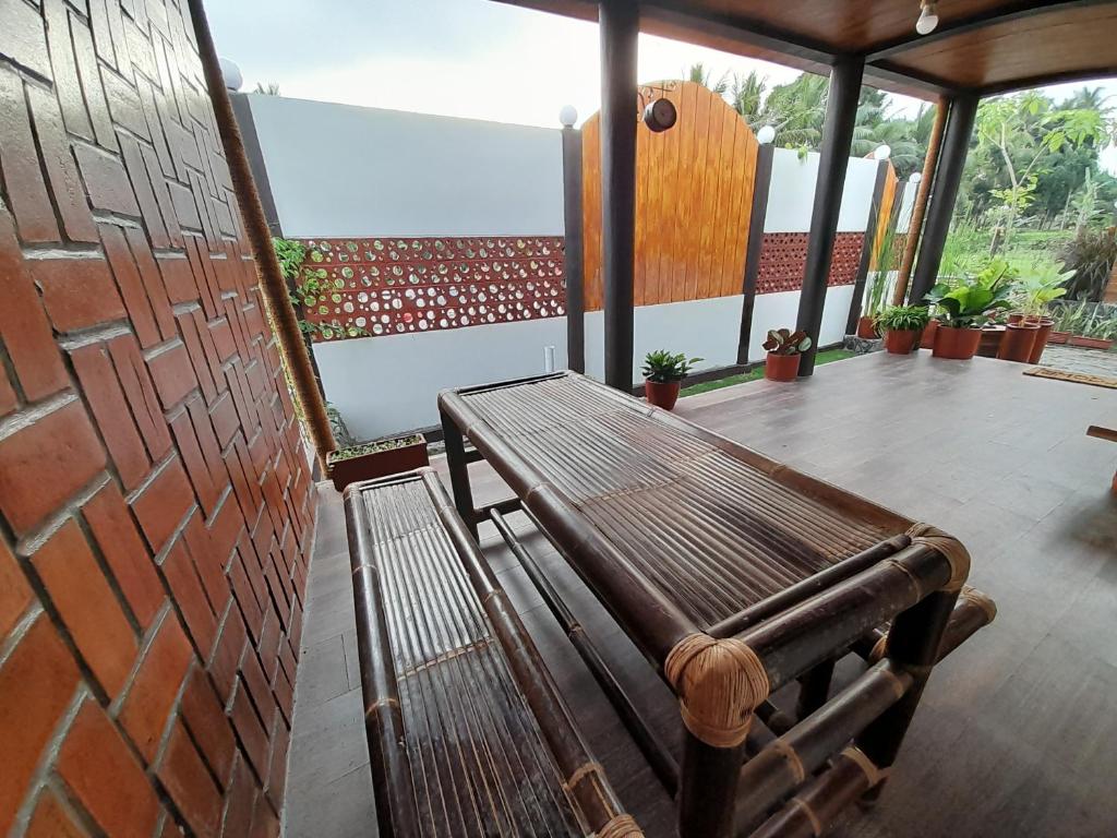 Balkón nebo terasa v ubytování Tzy-No Cottage