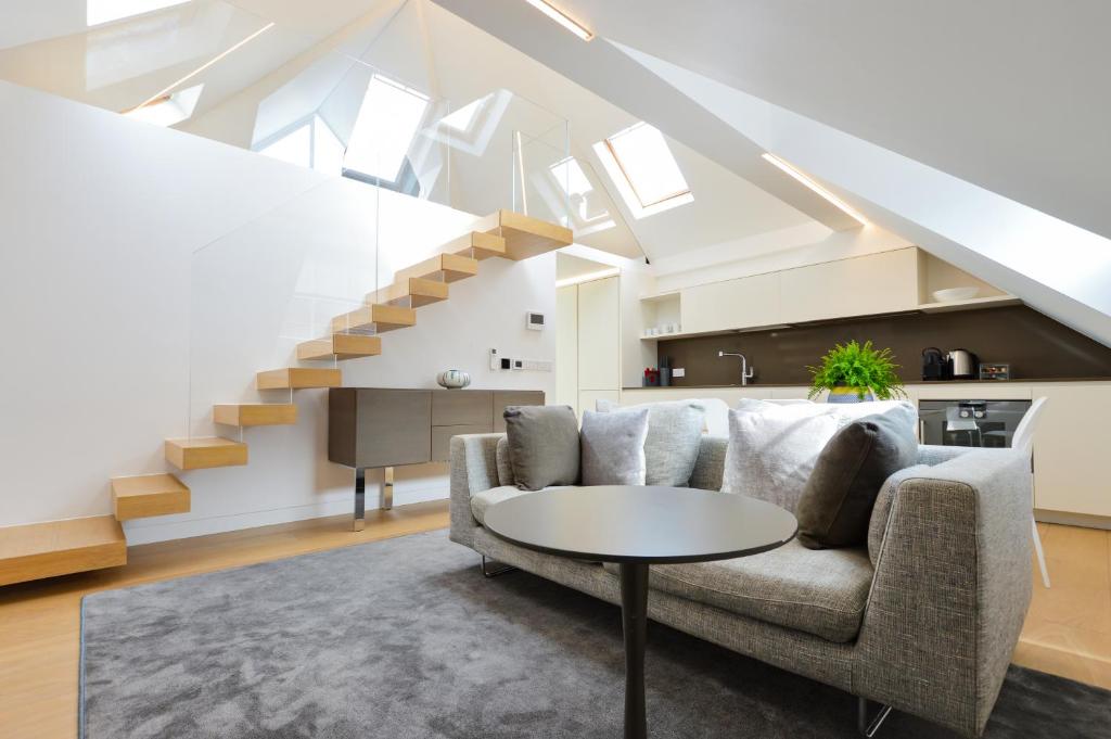Posedenie v ubytovaní Soho Penthouse by Concept Apartments