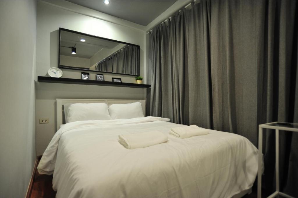 Postel nebo postele na pokoji v ubytování Tuk Tuk House 250m from MRT Sirikit
