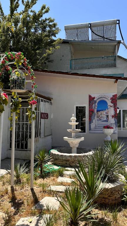 Zahrada ubytování SANTORINI hotel & hostel