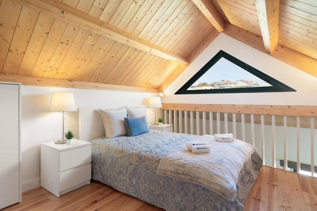 Host Wise - Lovely & Cozy Duplex Flat