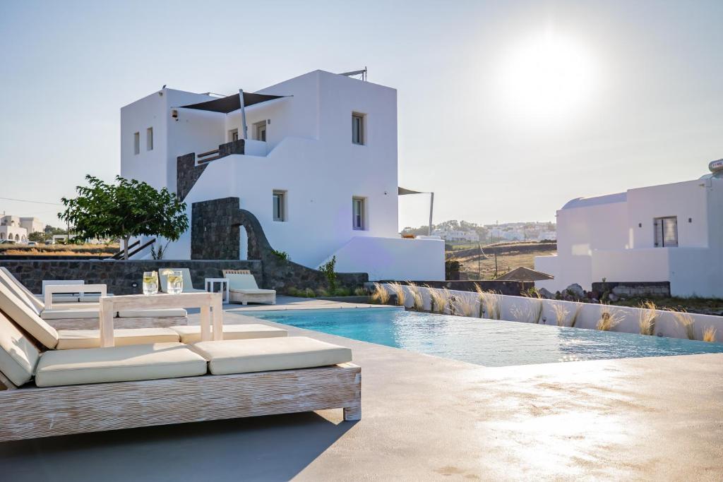 Bazén v ubytování Bonsai Luxury Suites nebo v jeho okolí