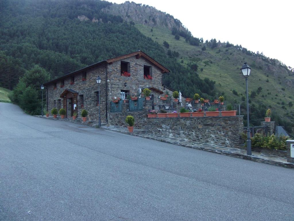 Nespecifikovaný výhled na hory nebo výhled na hory při pohledu z hotelu