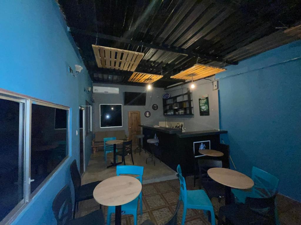 TV a/nebo společenská místnost v ubytování Funky Monkey