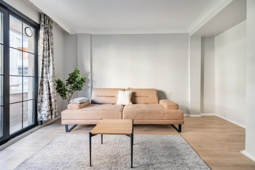 Apartment Comfy Flat with Balcony in Esenler, Istanbul, Turkey