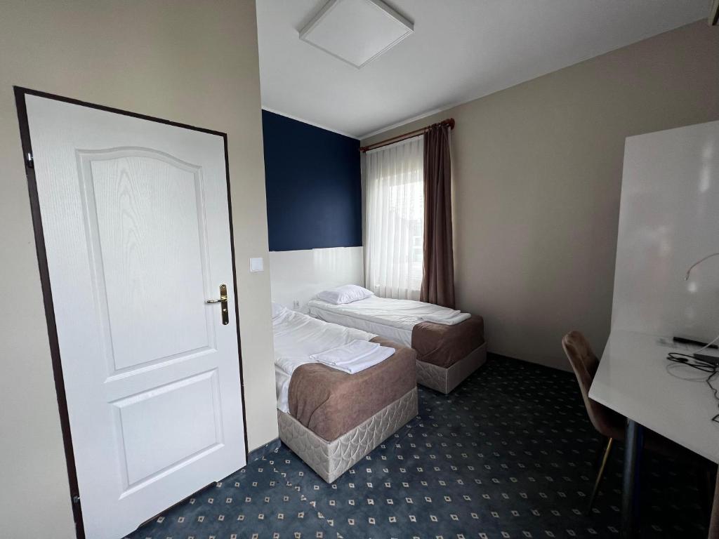Postel nebo postele na pokoji v ubytování Hotel Safir Babice
