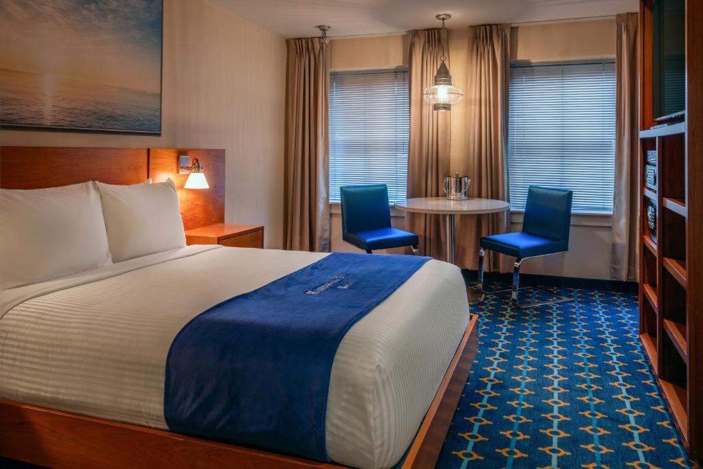 Harborside Inn - 
