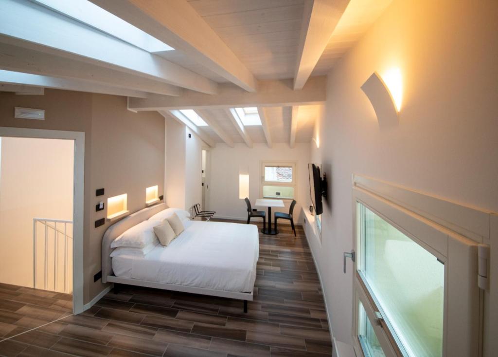 LE TORRI LOVERE - Quarto Queen Superior
