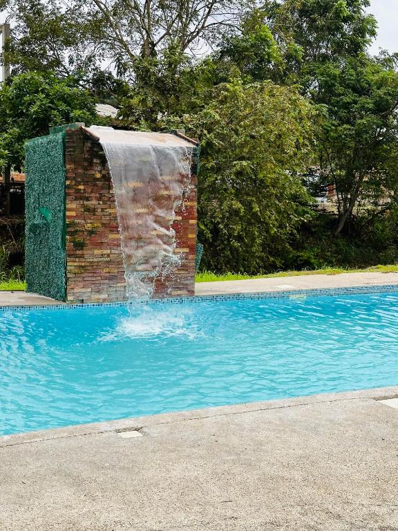 Bazén v ubytování Cabaña de Elsa nebo v jeho okolí