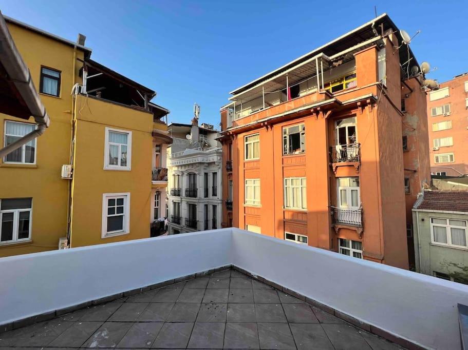 Terrace Flat in Center Istanbul