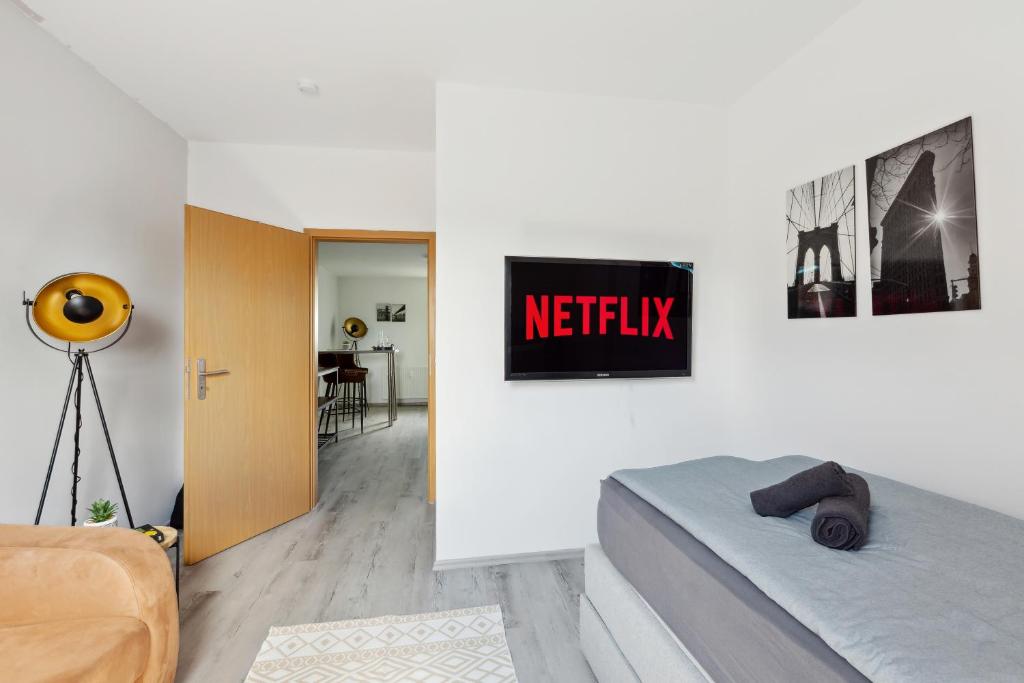 a bedroom with a bed and a netflix sign on the wall at Apartment-Studio, Netflix-TV für bis zu 2 Personen in Halberstadt