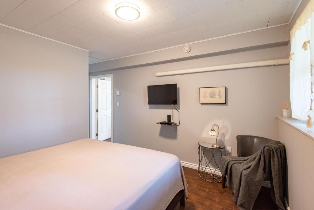 Chez Nous - Two-Bedroom Apartment