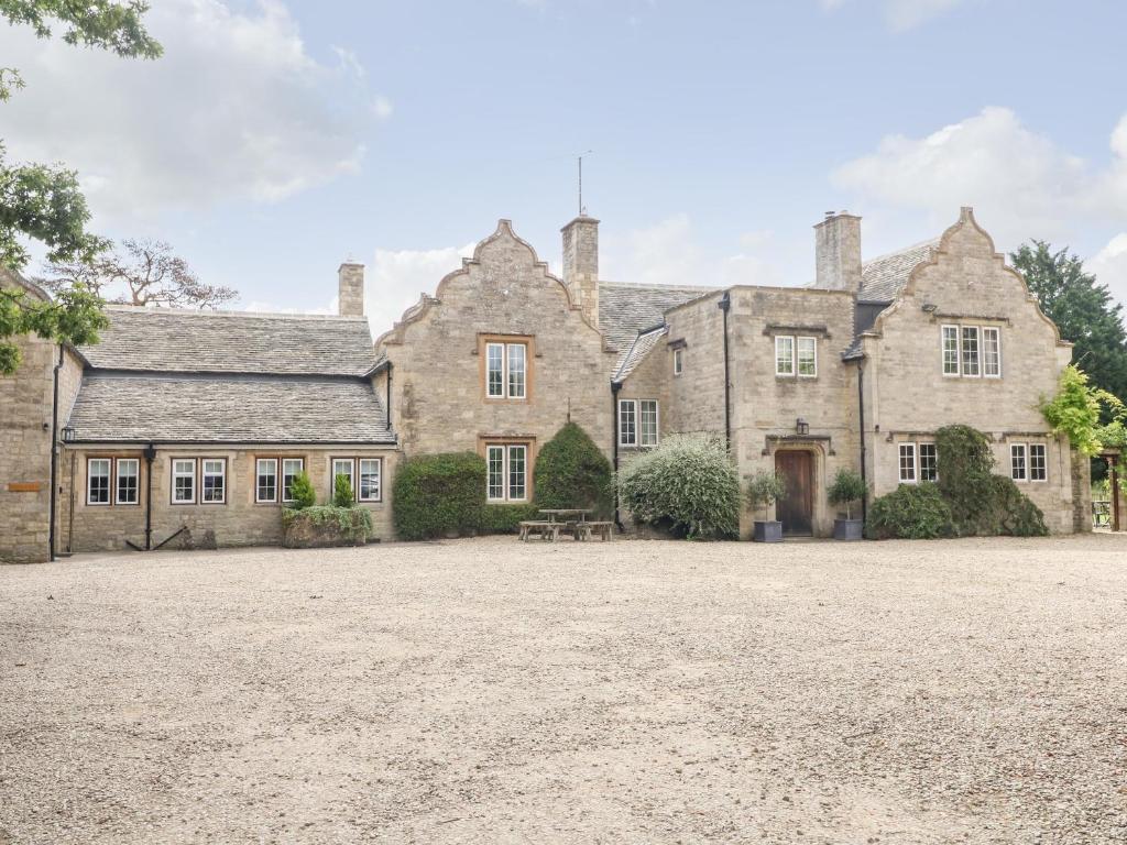 Home Farm 16, Witney (updated prices 2024)