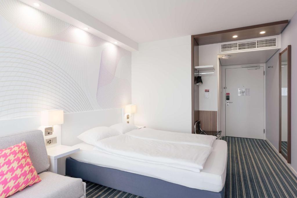 Postel nebo postele na pokoji v ubytování Prize by Radisson, Zurich Affoltern am Albis