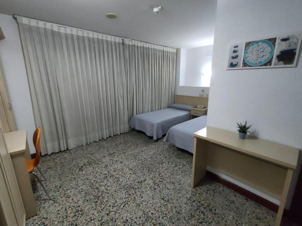 Postel nebo postele na pokoji v ubytování Hotel Cogullada