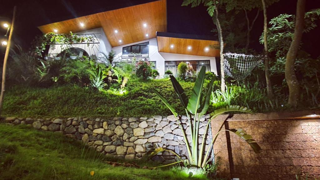 Κήπος έξω από το Dốc Chill Retreat view núi, gần Ba Vì