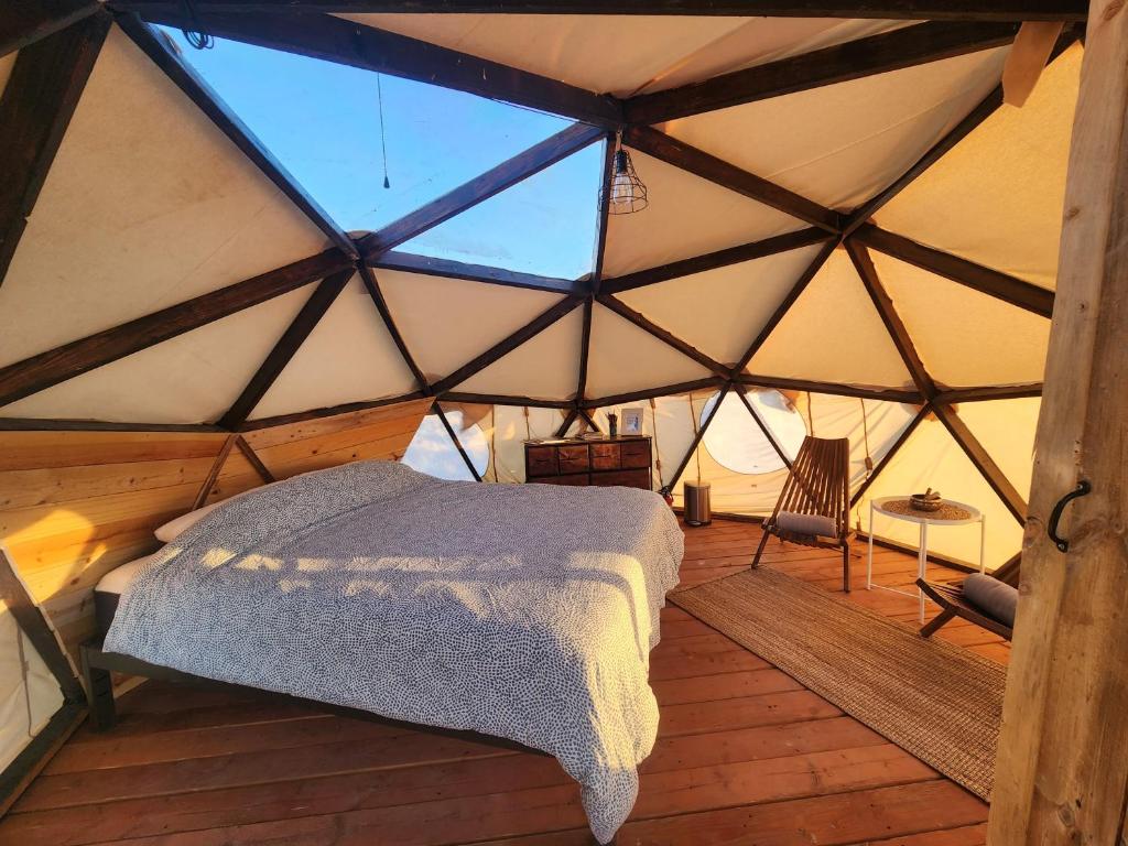 a bedroom in a yurt with a bed in it at Sova in Valle
