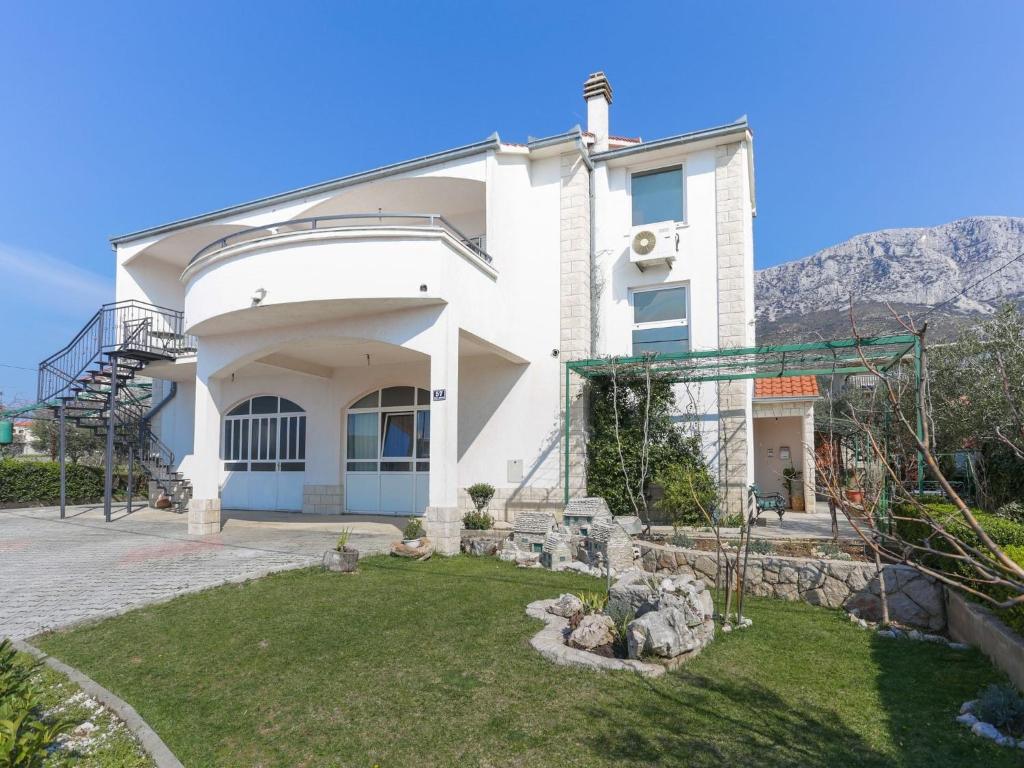 Apartment in Ka tel Gomilica near the Sea