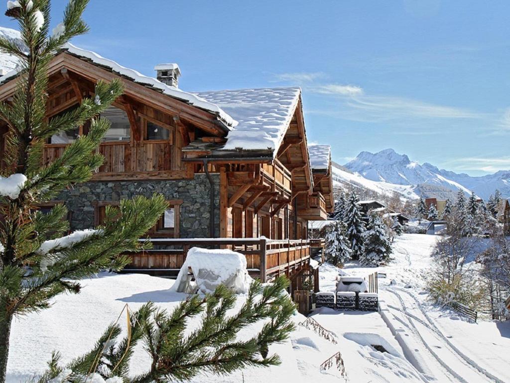 Chalet in Les Deux Alpes with Heated Pool