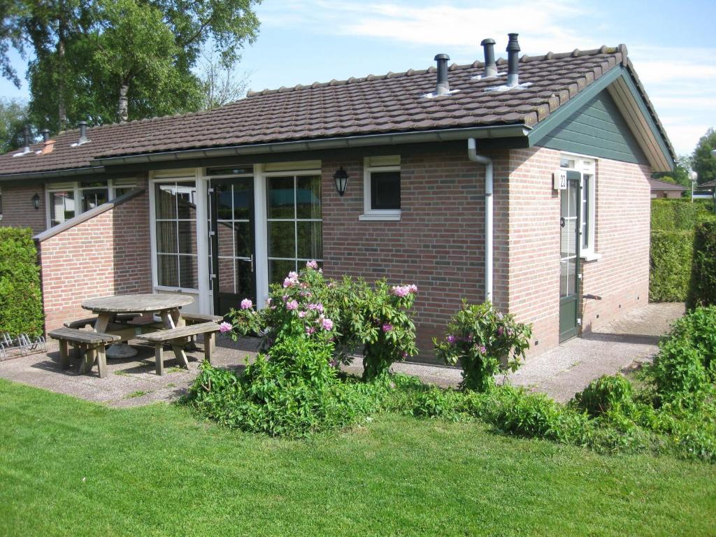 Comfortable Bungalow With Combi Microwave Near The Veluwe - Nijkerk