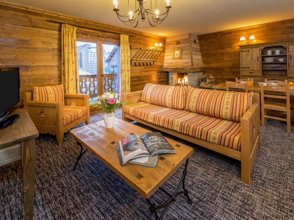 Photo de la galerie de l'établissement Chalet in Les Arcs with Pool & Sauna, à Arc 2000