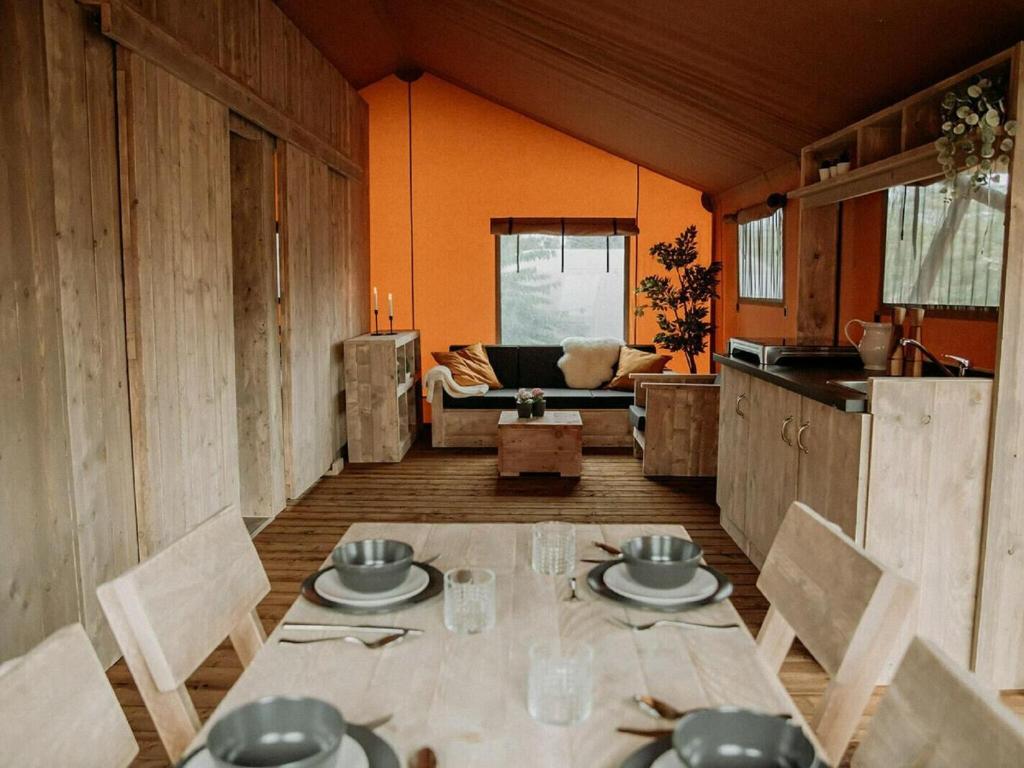 Posezení v ubytování Tent lodge for 4 people in Zuna