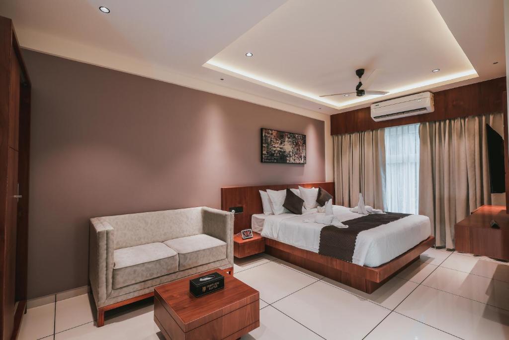 Postel nebo postele na pokoji v ubytování Fortview Suites