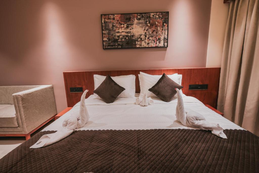 Postel nebo postele na pokoji v ubytování Fortview Suites