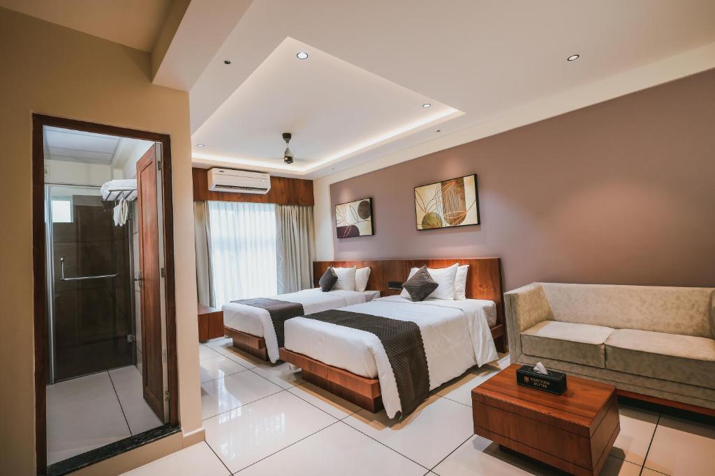 Postel nebo postele na pokoji v ubytování Fortview Suites