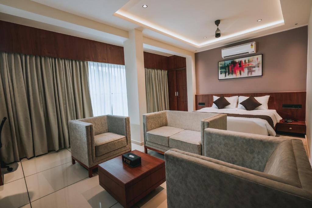 Postel nebo postele na pokoji v ubytování Fortview Suites