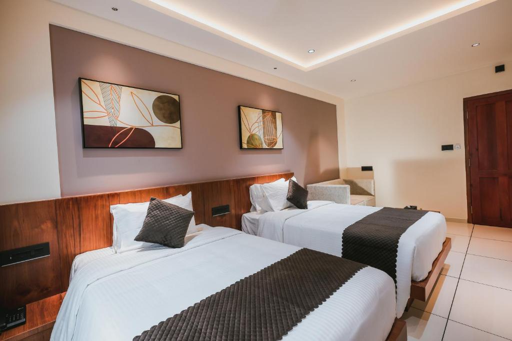 Postel nebo postele na pokoji v ubytování Fortview Suites