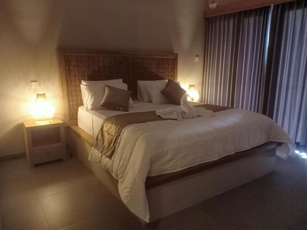 Postel nebo postele na pokoji v ubytování Kasapa Inn