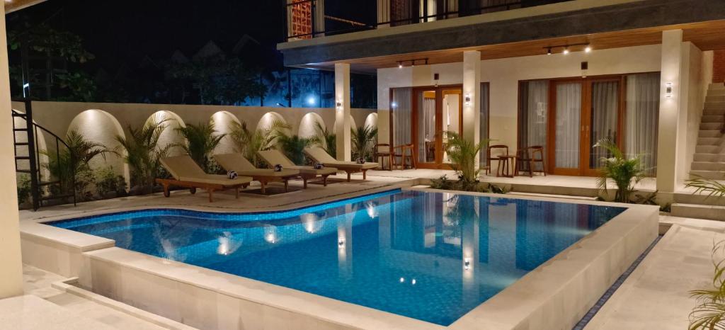 a swimming pool in the middle of a house at FULLMOON CANGGU Nelayan in Canggu