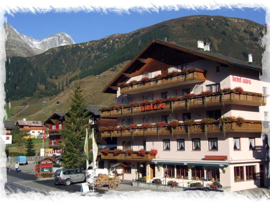Nespecifikovaný výhled na hory nebo výhled na hory při pohledu z hotelu