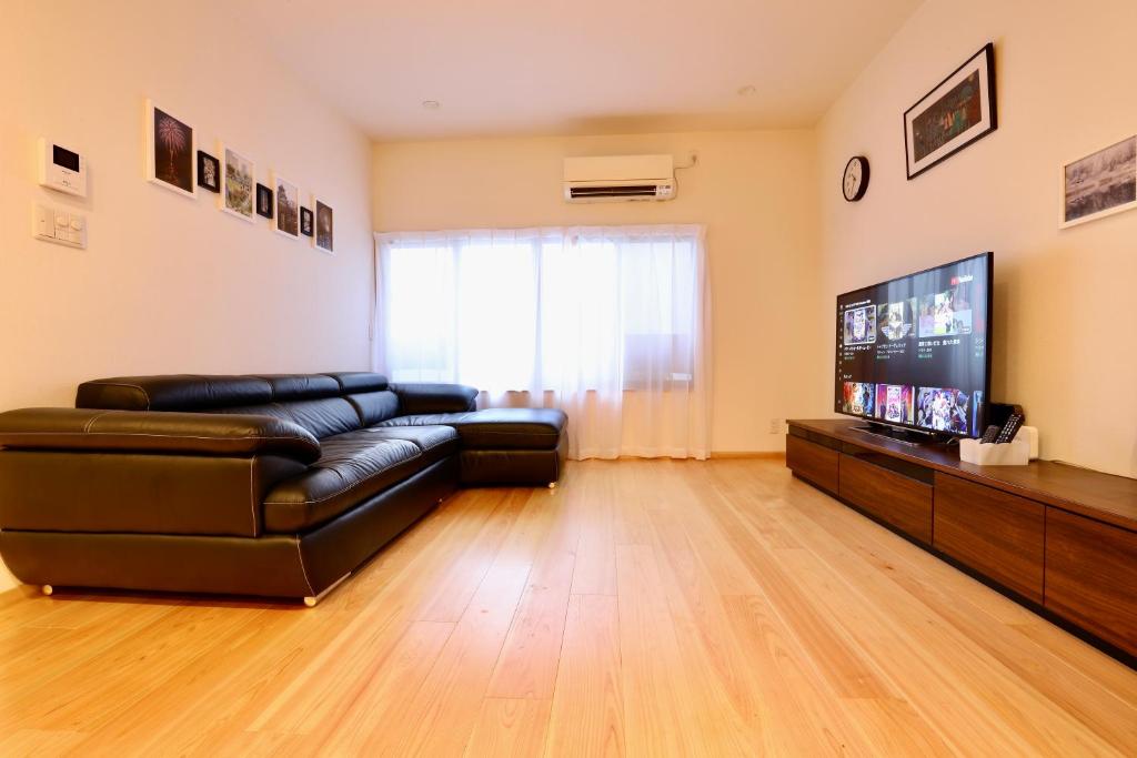 TV a/nebo společenská místnost v ubytování Osaka Umeda Yuan Hostel