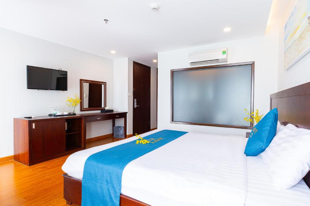 Giường trong phòng chung tại Navy Hotel Nha Trang