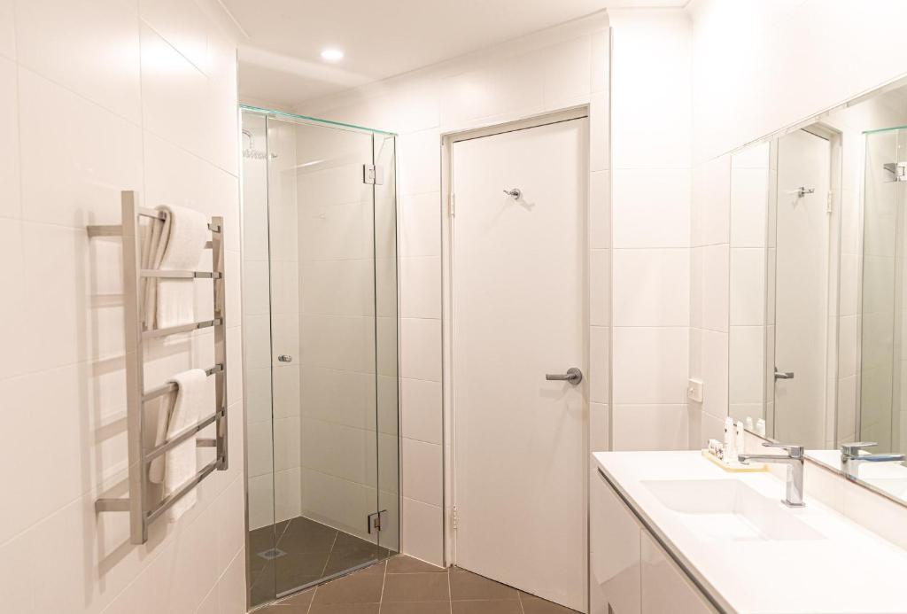 Koupelna v ubytování Beaches Holiday Apartments - Official Onsite Reception & Check In