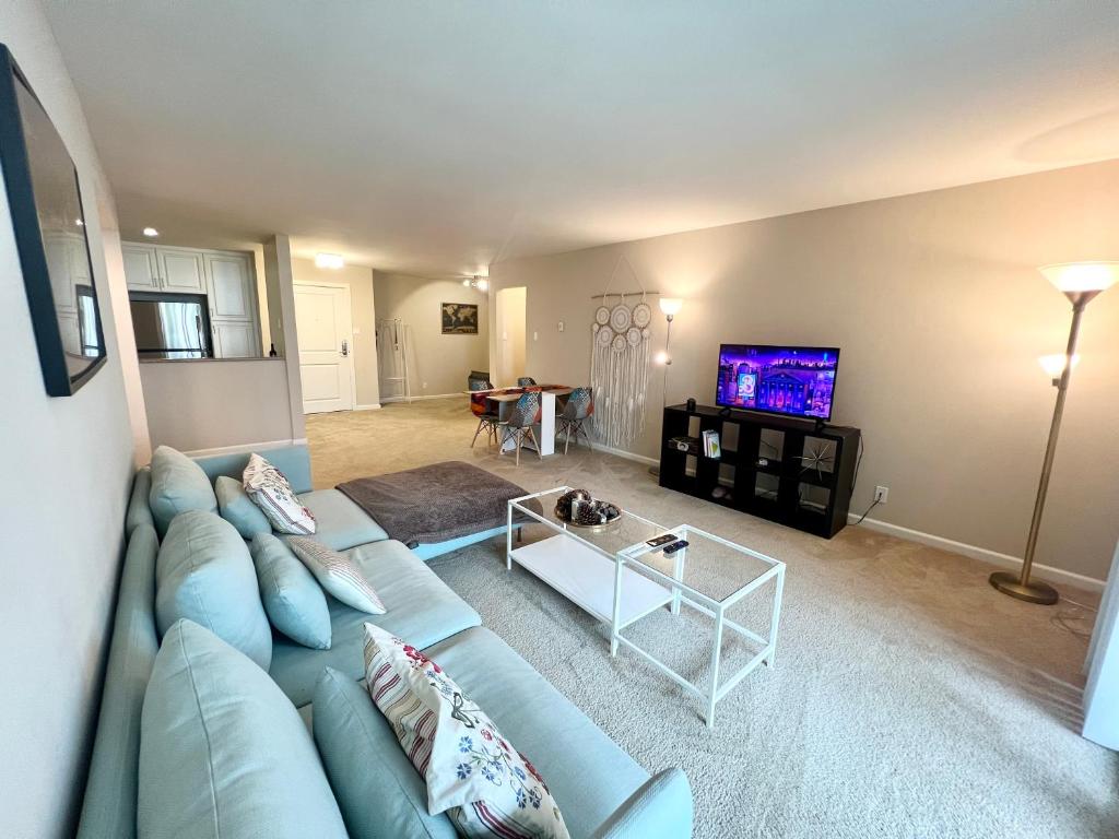 a living room with a blue couch and a tv at Luxury Marina Unit 2 Bedrooms 2 Bathrooms in Los Angeles