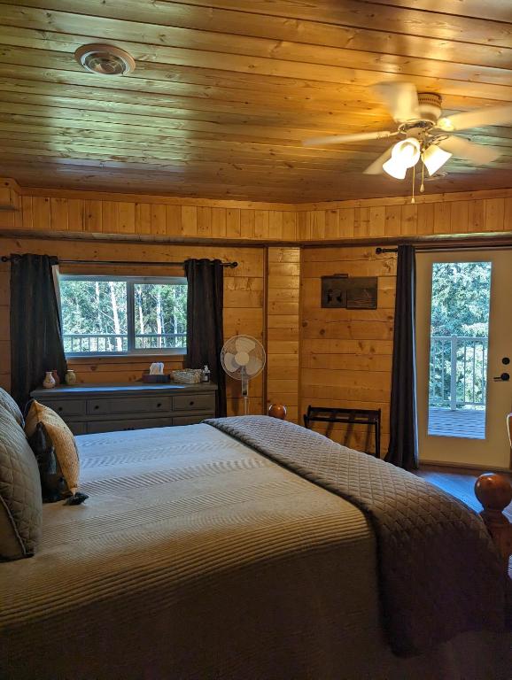 Sundance Country Lodge B&B客房内的一张或多张床位