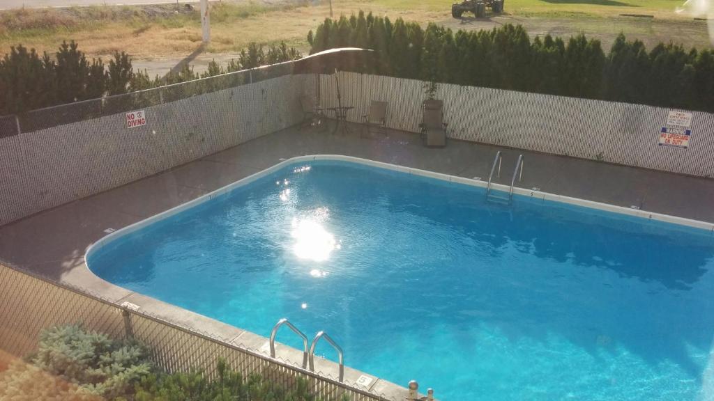 Bazén v ubytování Wedge Mountain Inn nebo v jeho okolí