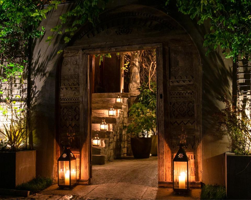 Life Gallery Hotel - Image 6