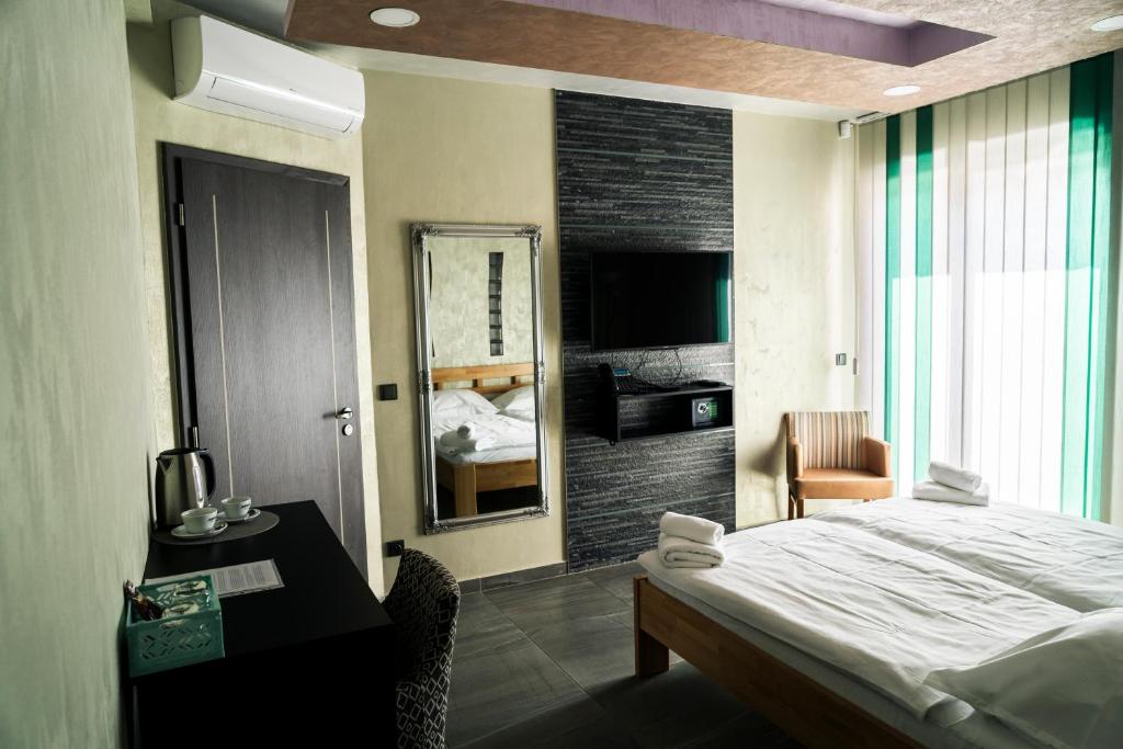 Hotel JURKOS - Habitación Doble Con Balcón