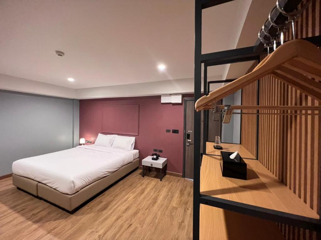 a bedroom with a bed and a staircase at Lima Hotel in Phra Nakhon Si Ayutthaya