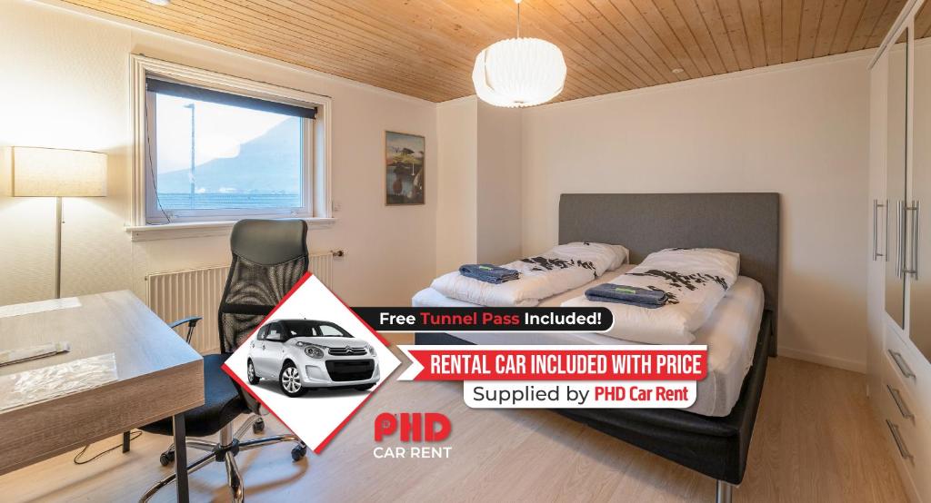 Un dormitorio con una cama con un coche. en Pouls Airport Guesthouse - RENTAL CAR INCLUDED, en Sørvágur