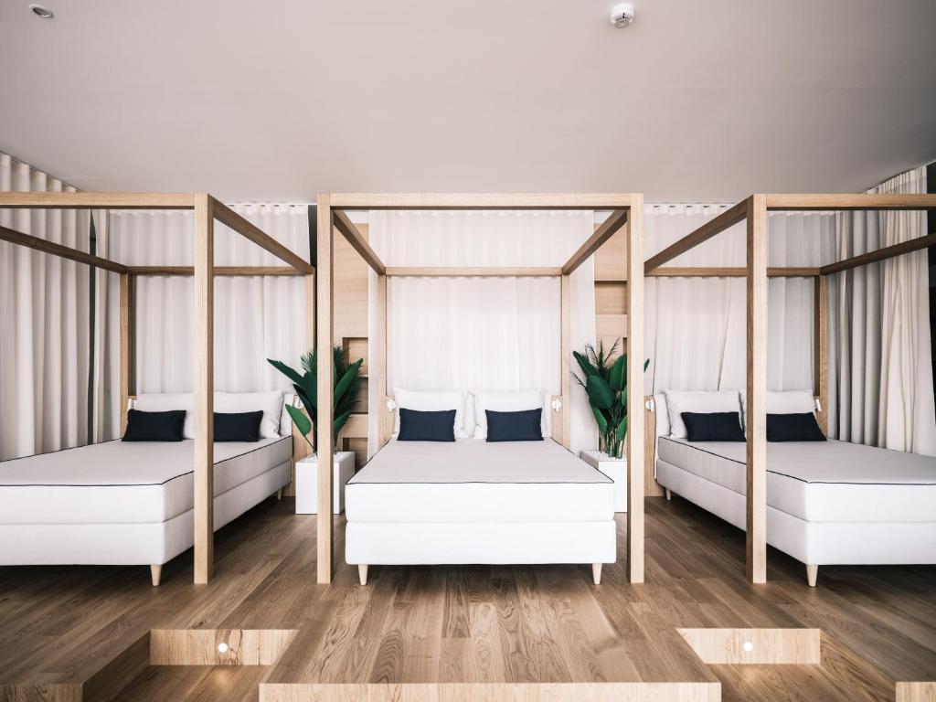 Postel nebo postele na pokoji v ubytování Falkensteiner Hotel & Spa Jesolo