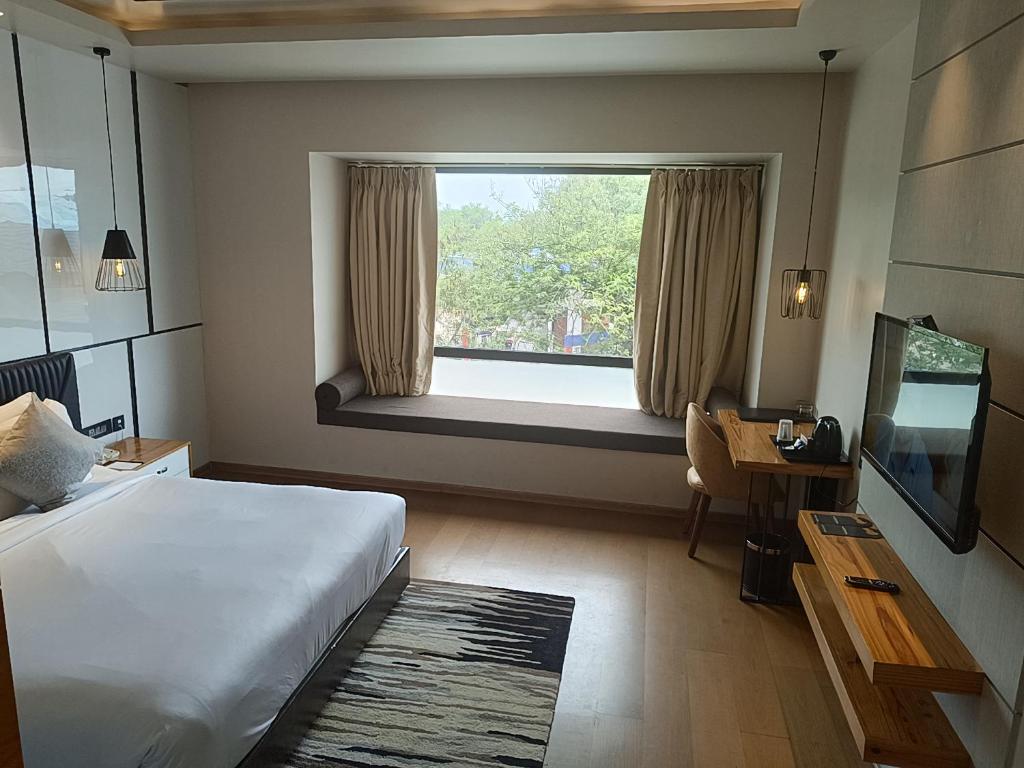 Postel nebo postele na pokoji v ubytování Udman Hotel Greater Noida