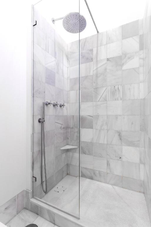 رزرو هتل و هاستل، Genteel Home Almirante Lobo, 09037376597