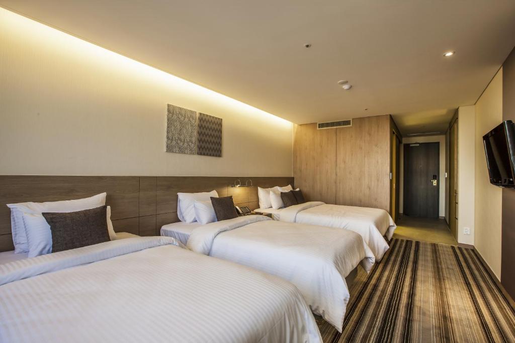 Hamilton Hotel - Triple Room